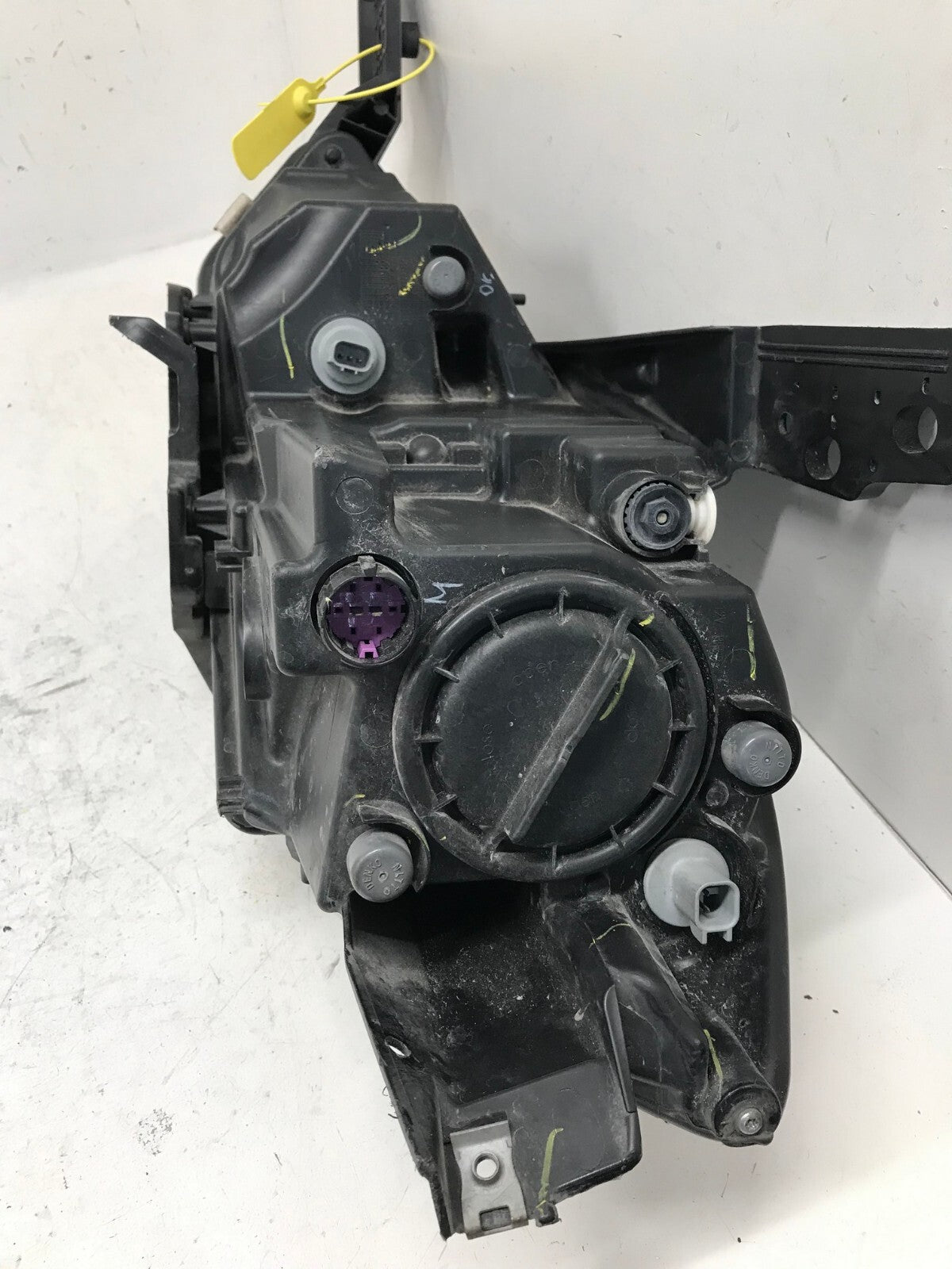 Headlight Damaged Right passenger RH 2013-2016 Dodge Dart 68085140AI OEM