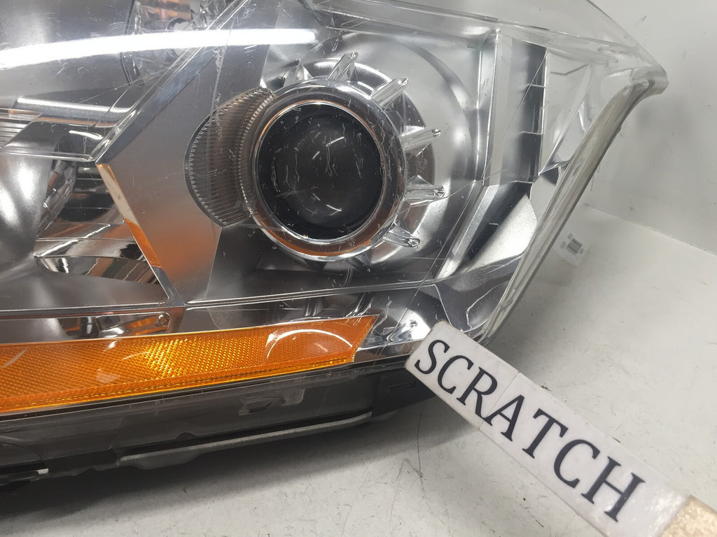 Halogen Headlight Damaged Rigt Passenger Cadillac SRX 2010-2013 22853873 OEM