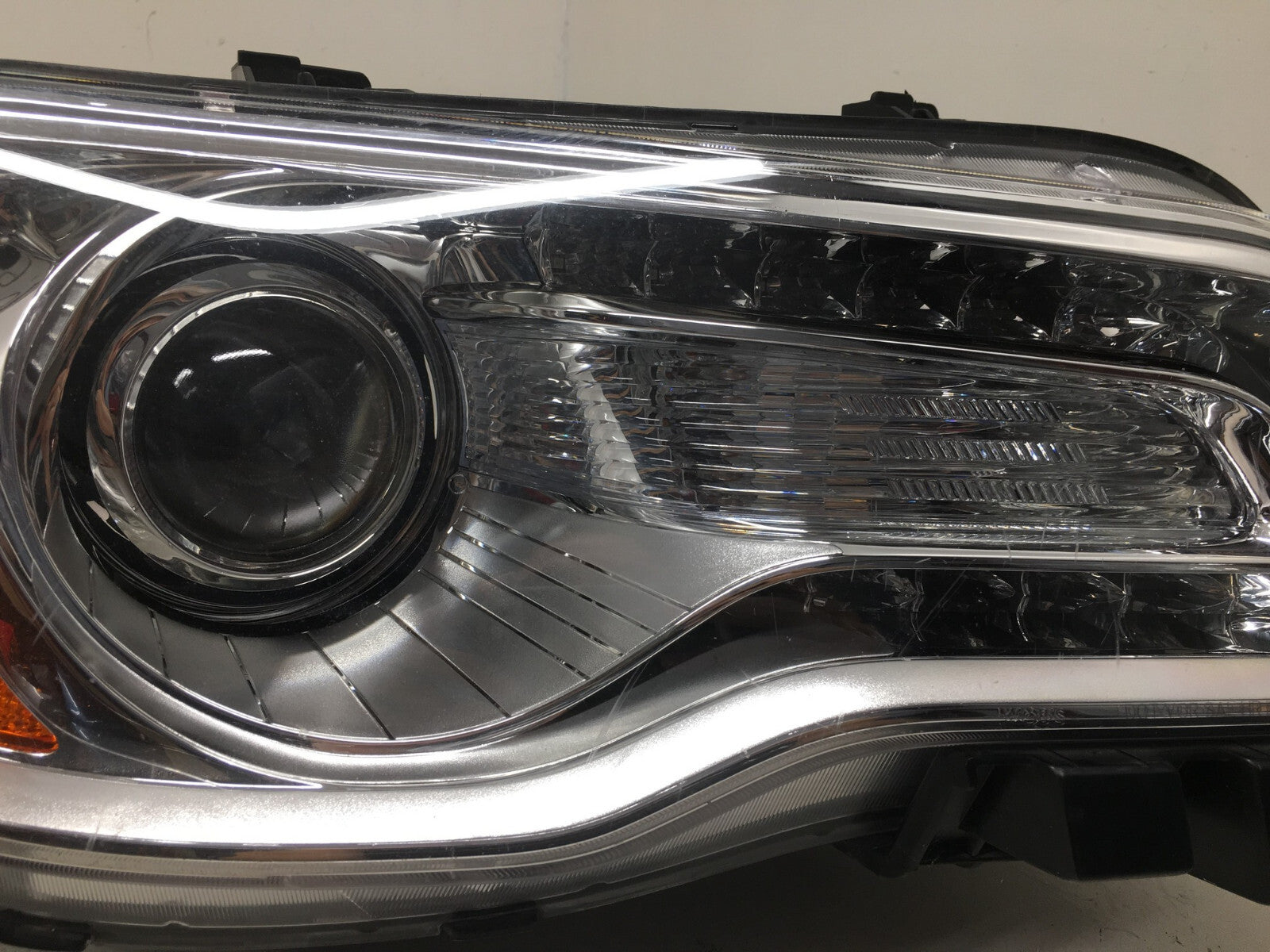 Halogen Led Headlight Damaged RH Passenger Chrysler 2011-2014 BAM92153000 OEM