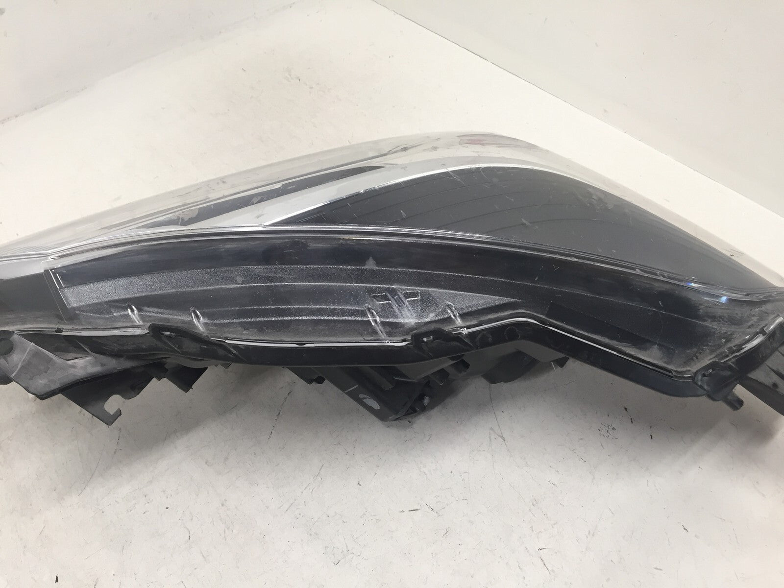 Headlight Damaged Passenger Right RH Toyota Yaris HB 2015-2017 81130-0DA70 OEM