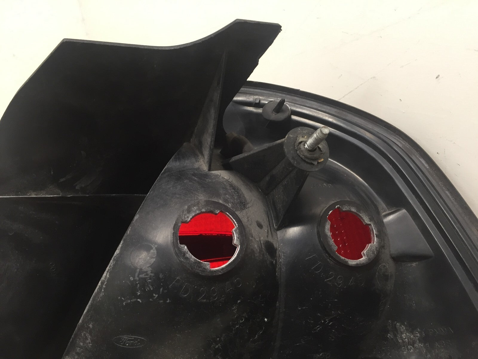 Tail light Damaged Lamp Driver LH Mercury Grand Marquis 98-02 XW3Z-13405-AA OEM