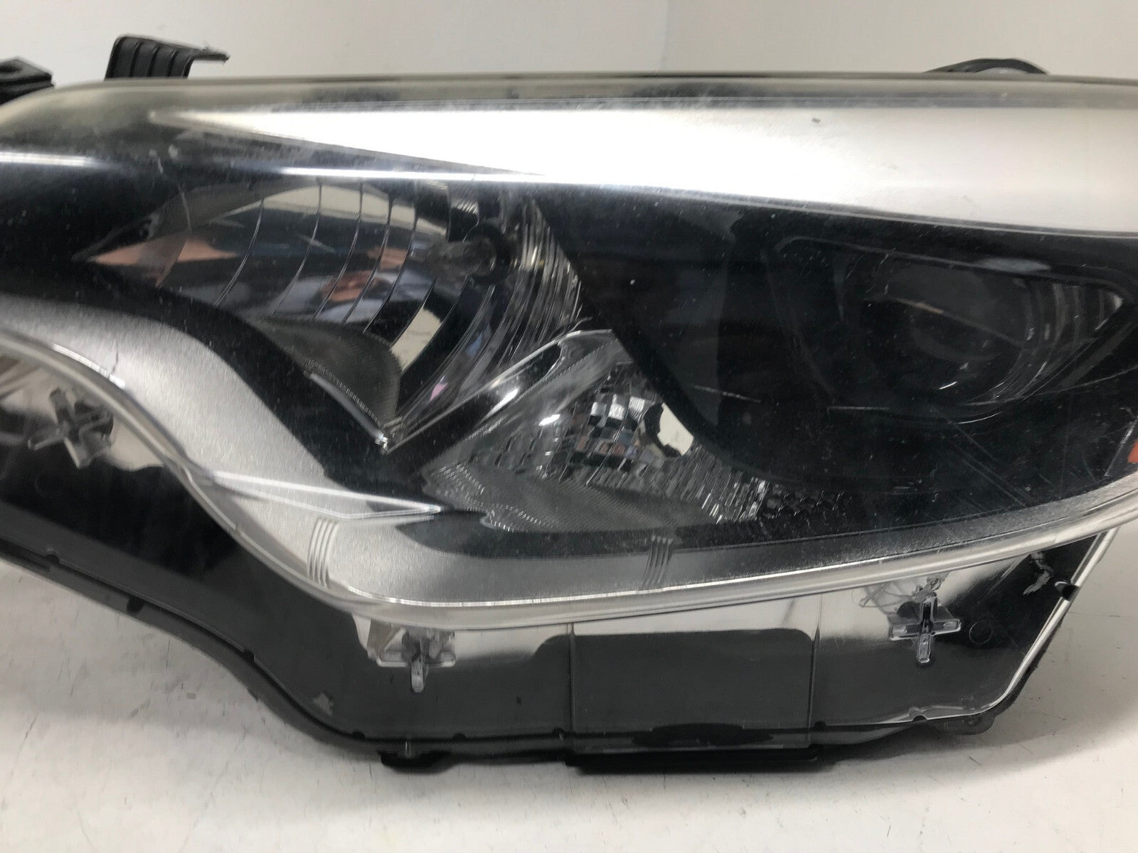 Headlight Damaged Left Driver LH Toyota Corolla 2014 2015 2016 8111002E60 OEM