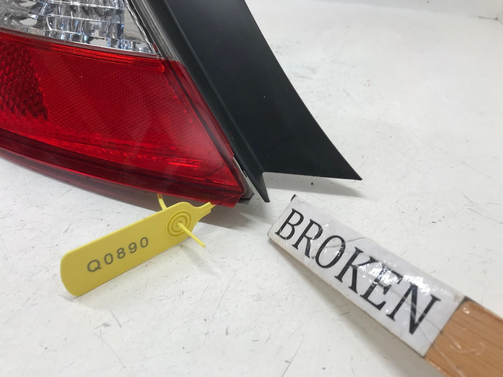 Tail light Damaged LH Driver 06-08 Honda Civic Coupe 33551-SVA-A02 OEM
