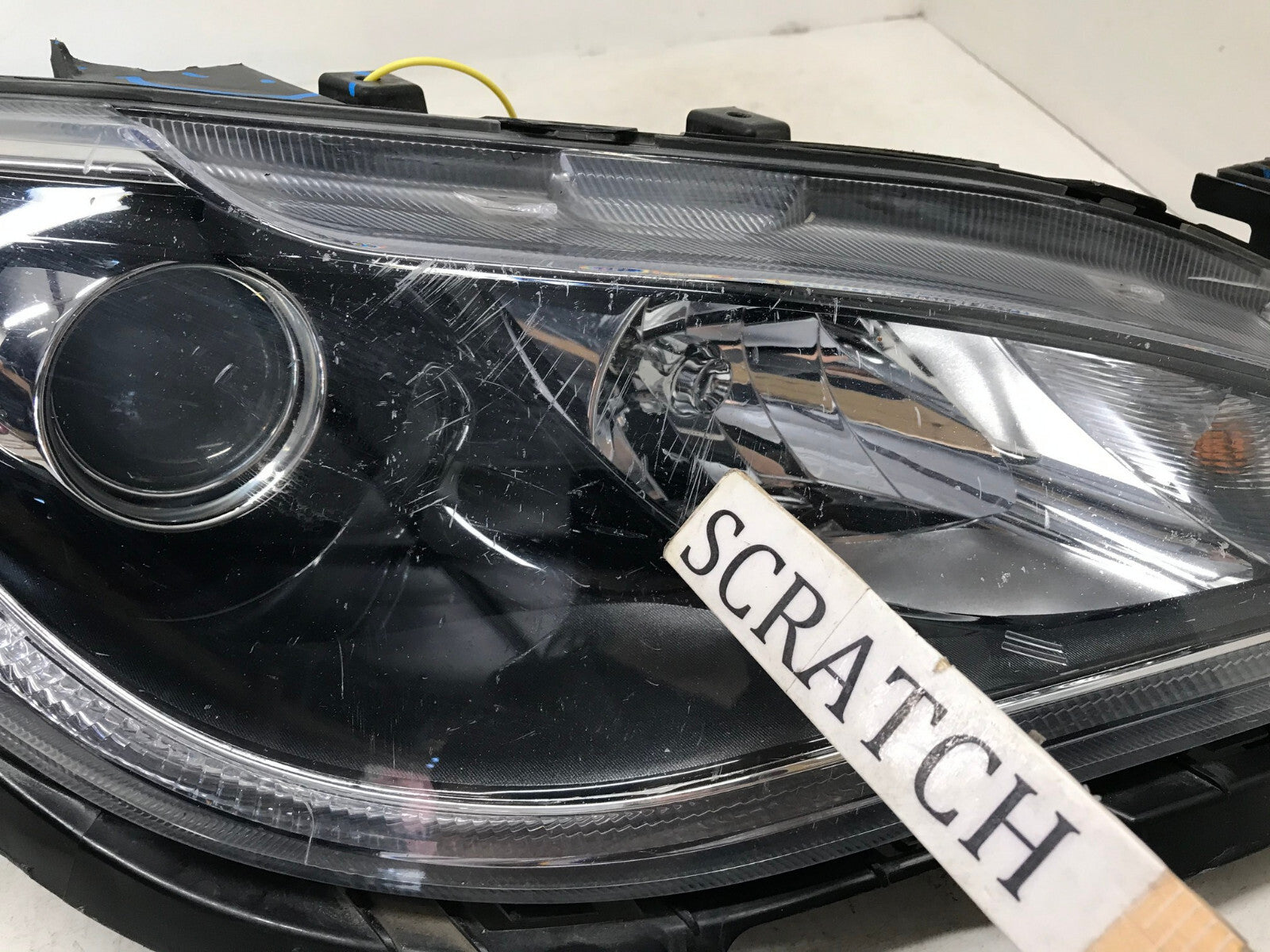 Headlight Damaged Lamp Passenger RH Chrysler Pacifica 2017-2020 68228946AE OEM