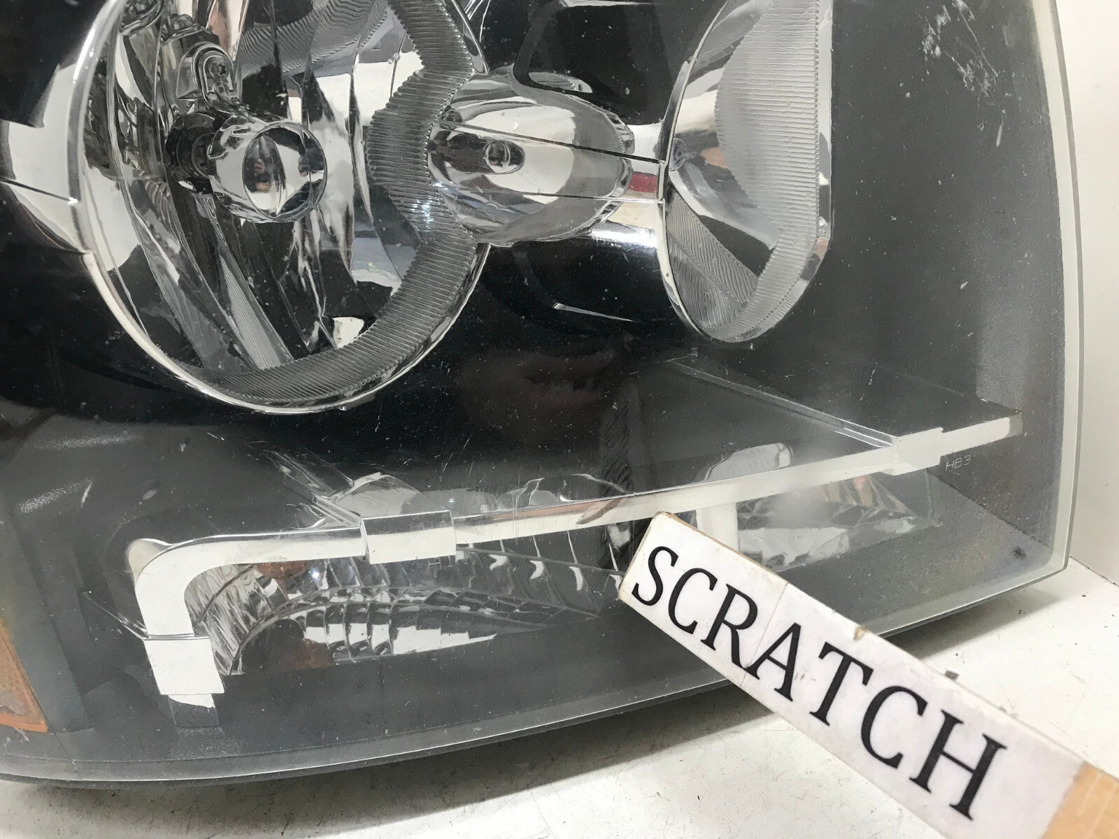 Headlight Damaged Right RH Passenger Chevrolet Suburban 2007-2014 15950808 OEM
