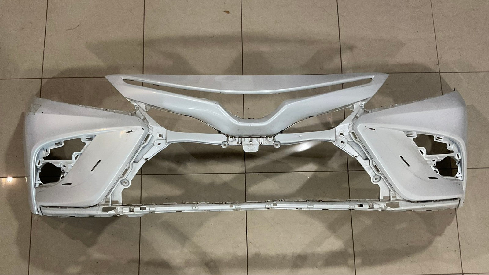 Front Bumper Cover White Toyota Camry SE XSE Hybrid SE 18 2019 52119+06E20 OEM