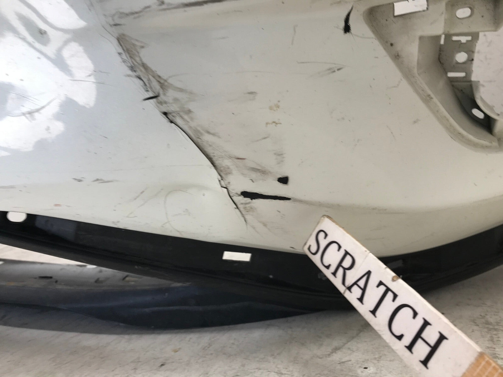 Front Bumper Cover White Nissan Murano S/SL/SV/Platinum 15-2018 62022-5AA0H OEM