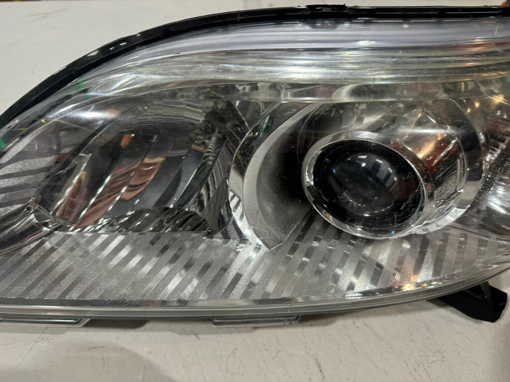 Headlight Damaged 2005-2011 Toyota Sienna Left LH Driver 7357230400 OEM