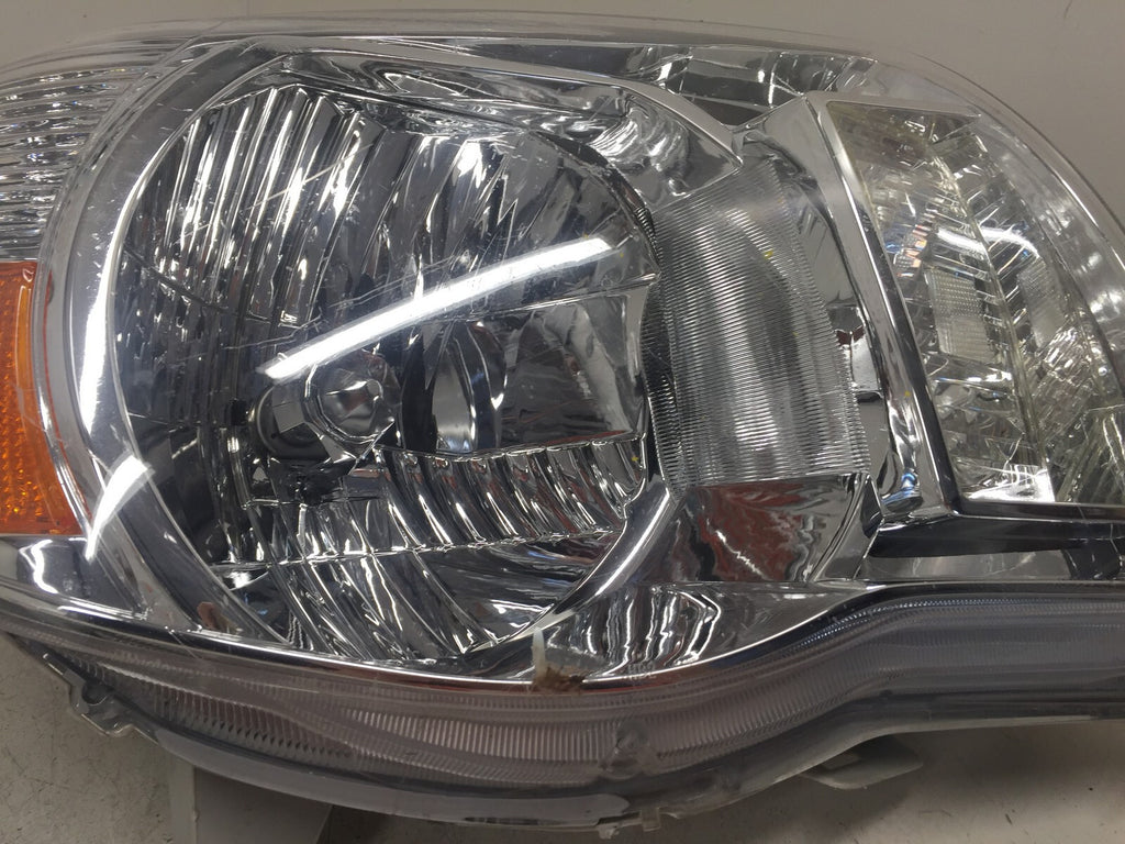 Headlight Damaged Headlamp Passenger RH Toyota Tacoma Pickup Truck 05-11 CAPA