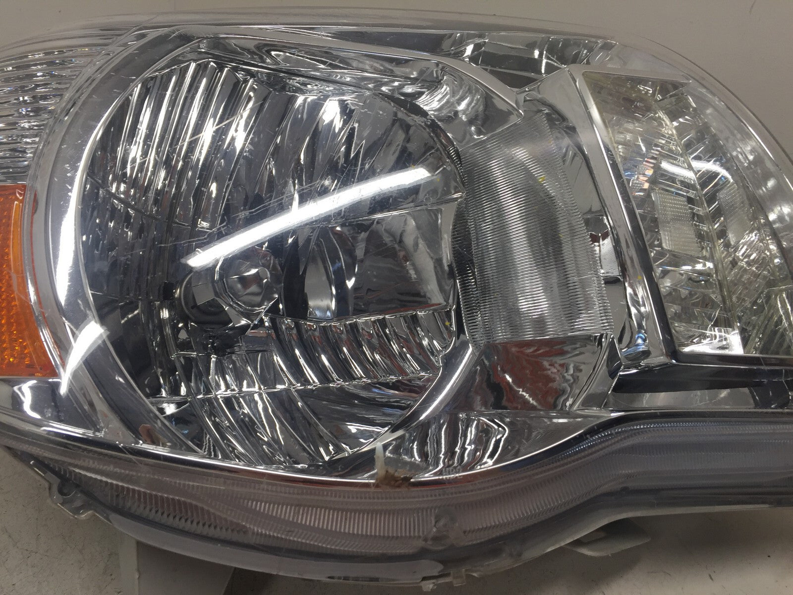Headlight Damaged Headlamp Passenger RH Toyota Tacoma Pickup Truck 05-11 CAPA