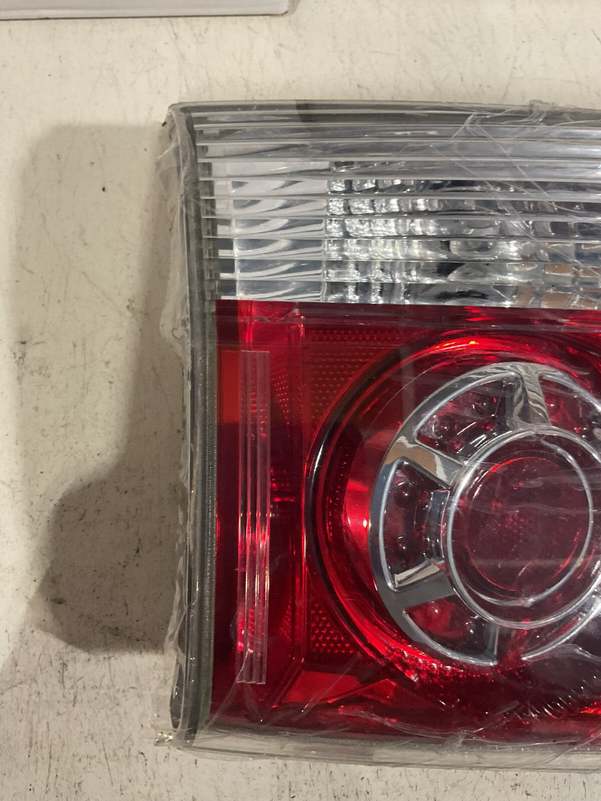 Tail light Damaged Right Passenger RH 2007-2012 GMC Acadia 20811961&itmmeta OEM