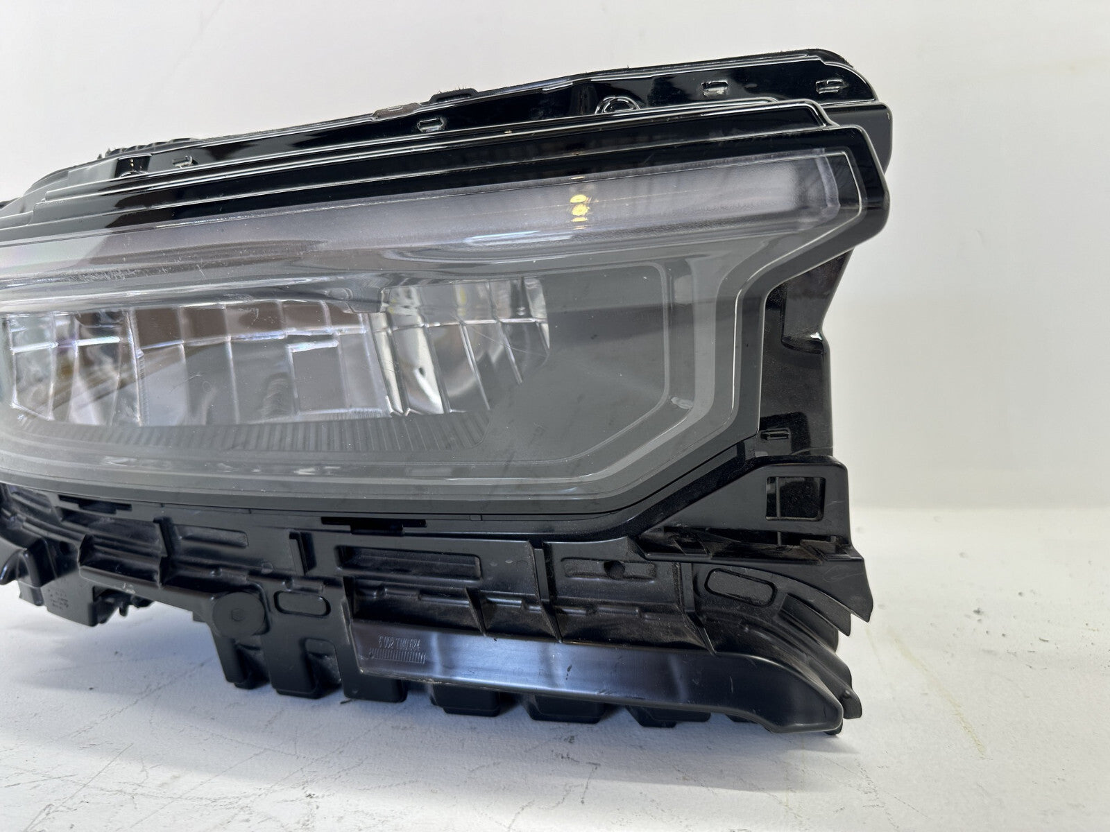 Headlight Damaged Passenger RH 2021 22 2023 Jeep Grand Cherokee 68584658AC OEM