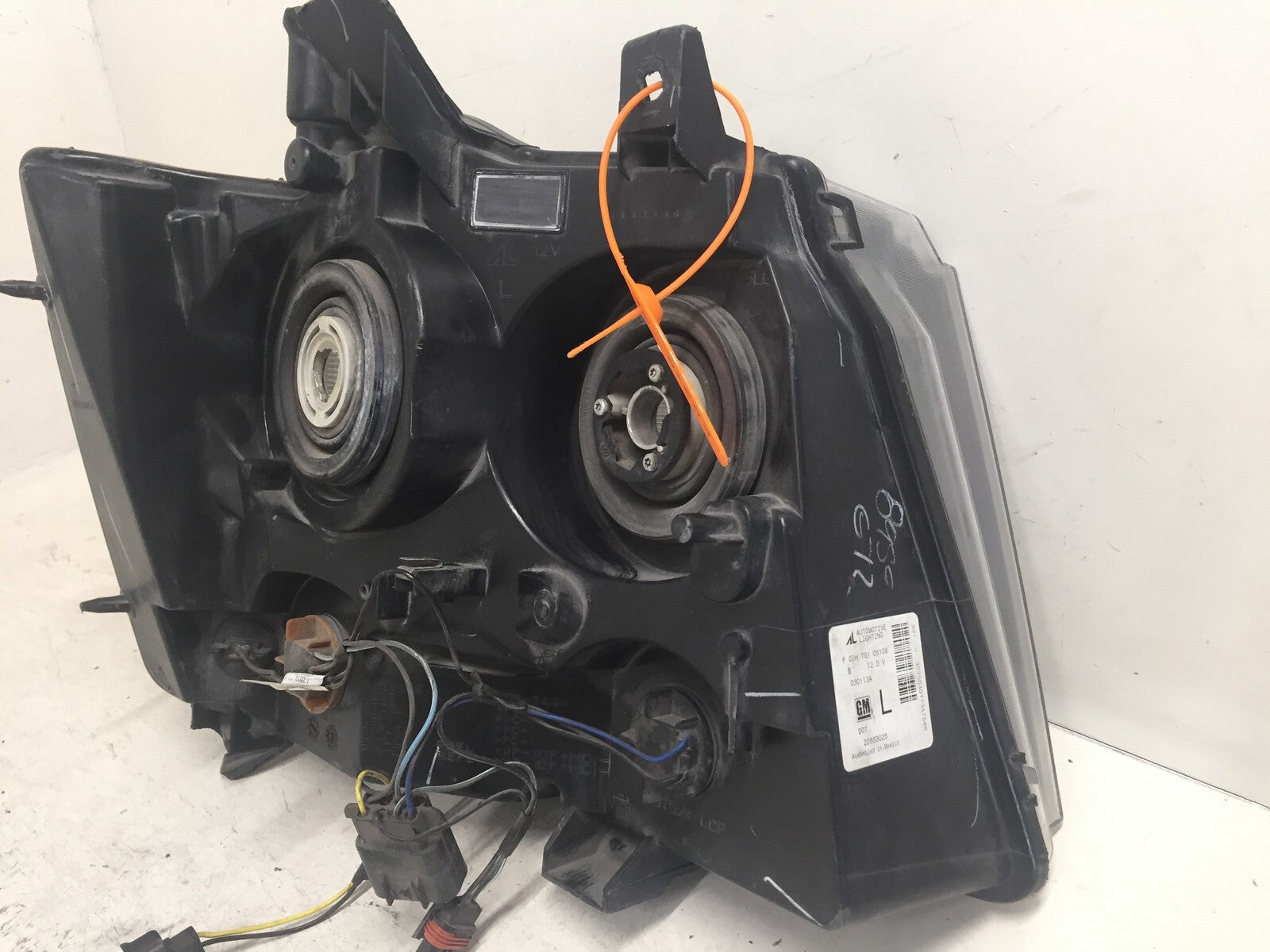 Headlight Damaged Driver LH 07-2014 Chevrolet Tahoe 07-13 Avalanche 22853025 OEM