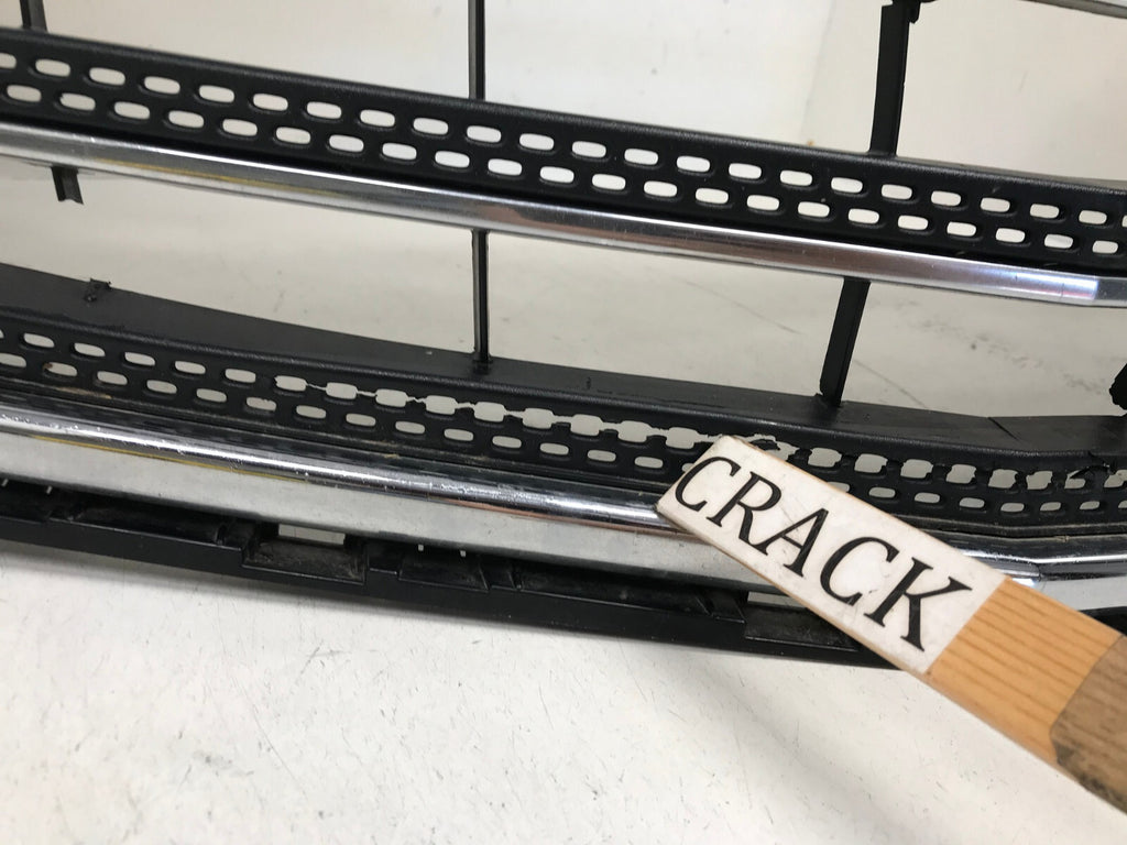 Grille Grill 2018-2020 Chevrolet Traverse 23376131 OEM
