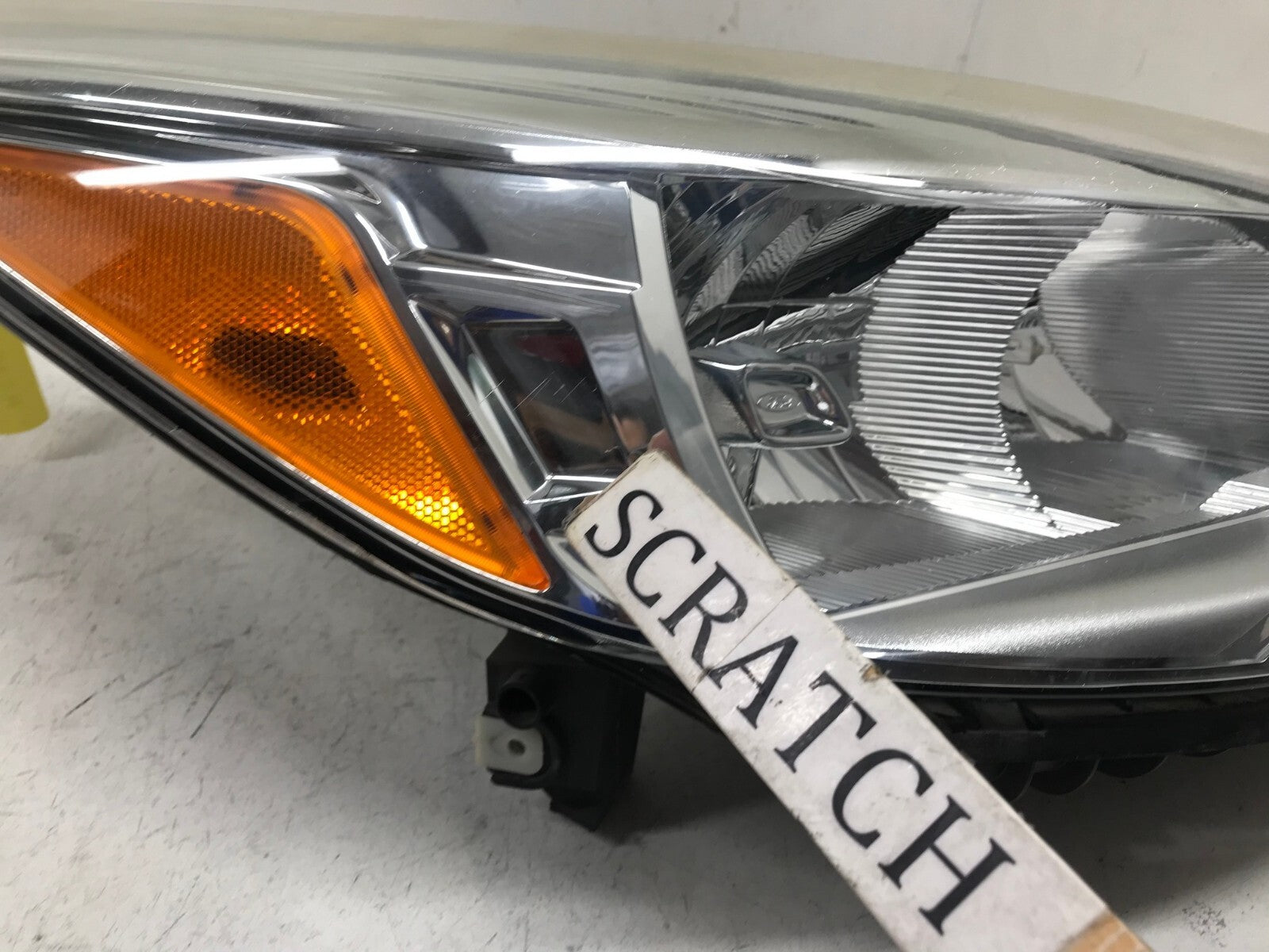 Headlight Damaged Passenger RH Right Ford Escape 2013-2016 44ZH-2090-A OEM