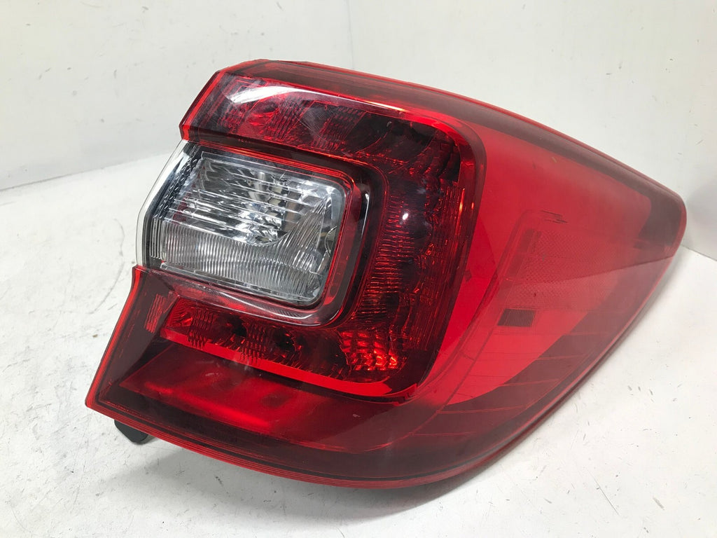Tail light Damaged Passenger RH Right 2015-2019 Subaru Outback 84912AL05A OEM