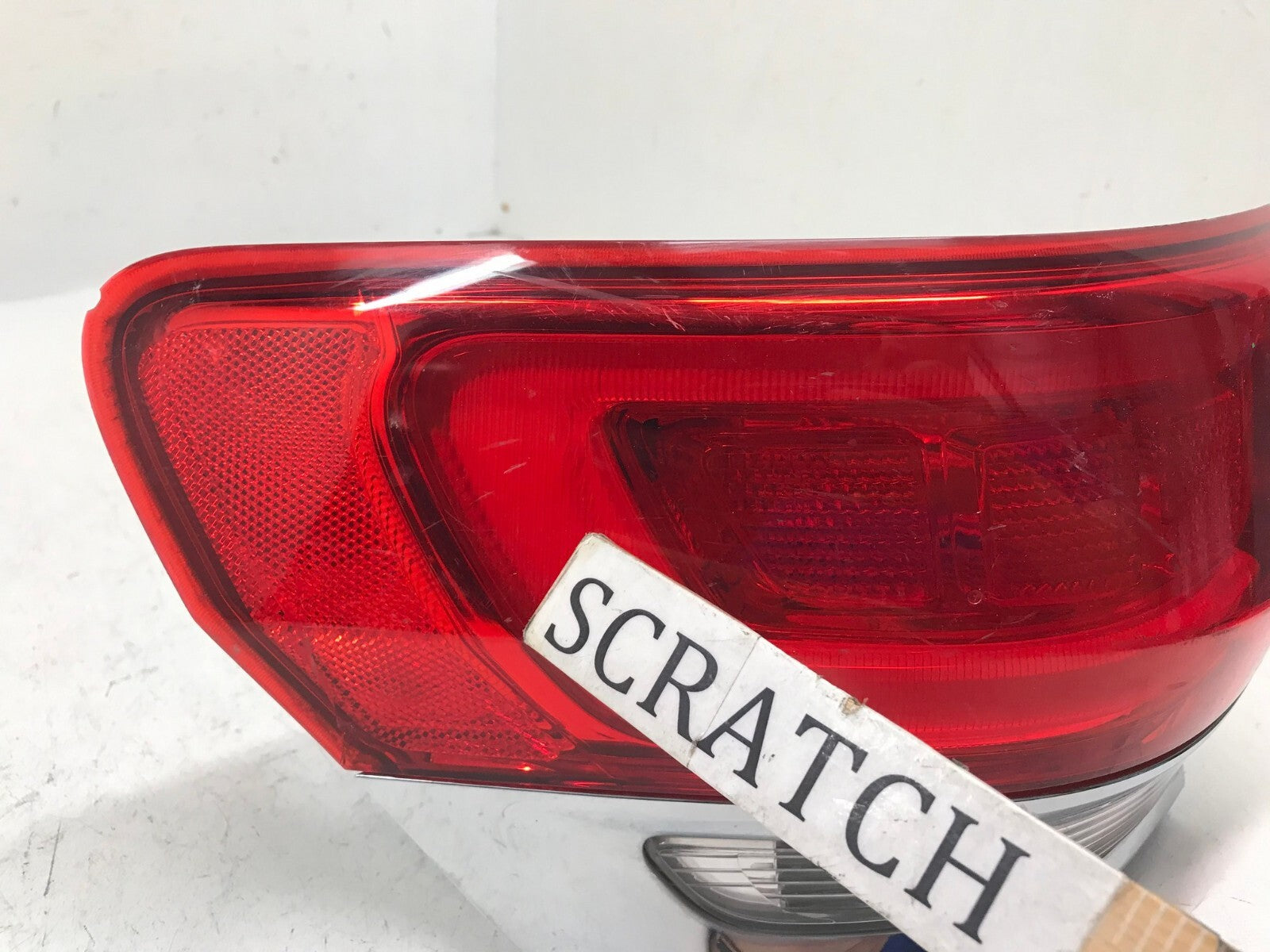 Tail light Damaged Driver LH Jeep Grand Cherokee 2014 17 18 2019 68110017AE OEM