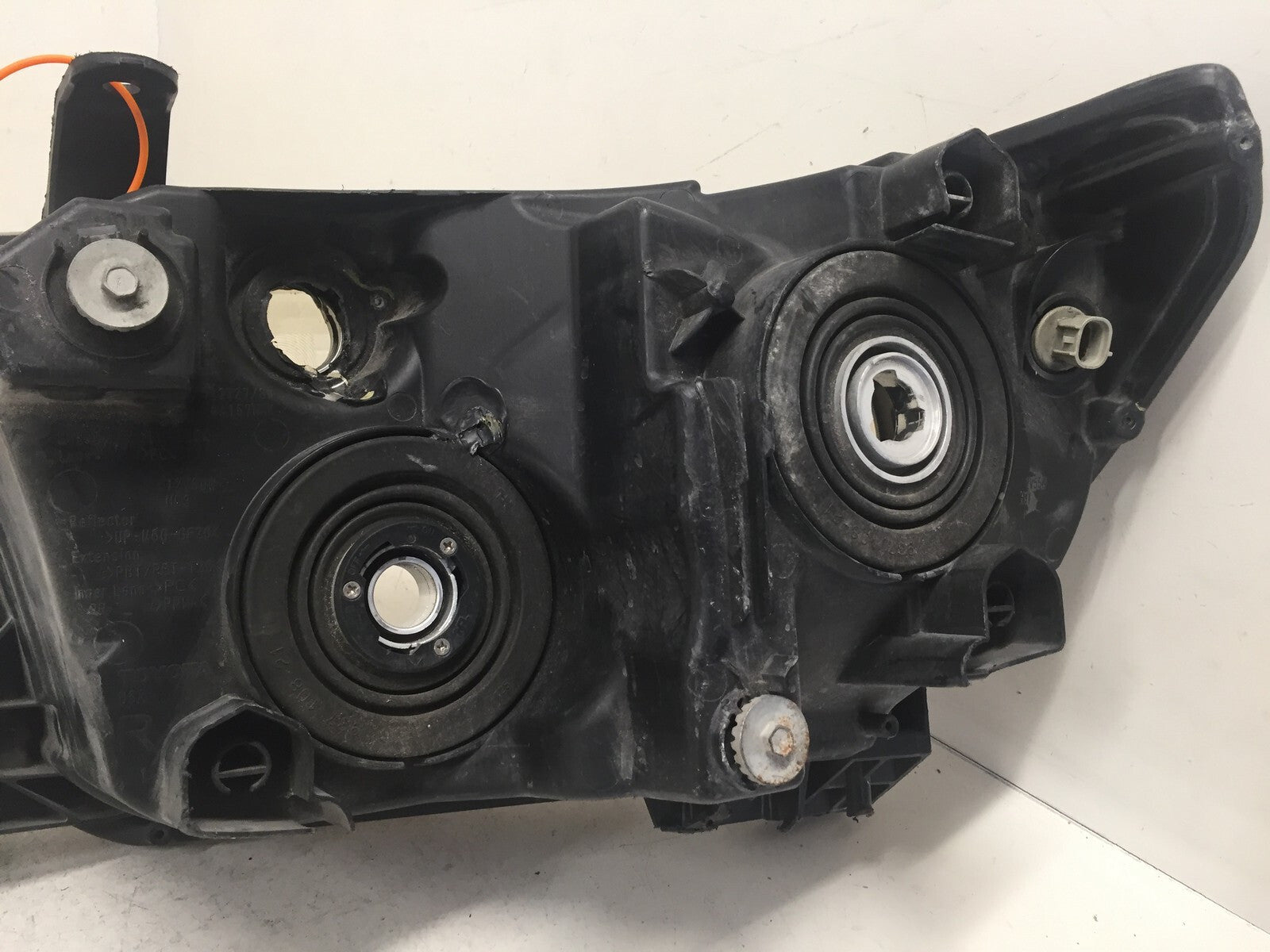 Halogen Headlight Damaged Right Passenger RH Toyota Sequoia Tundra 2008-2013 OEM