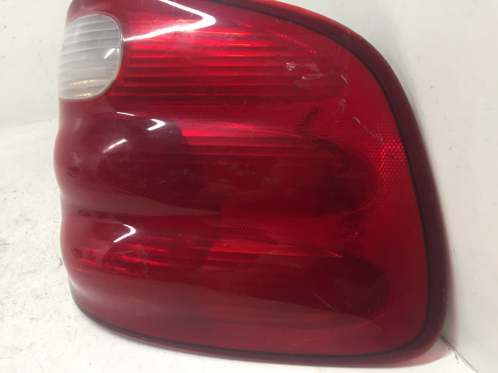 Tail light Damaged Damaged Right RH Ford F 150 2000-2004 YL3X-13440-A OEM