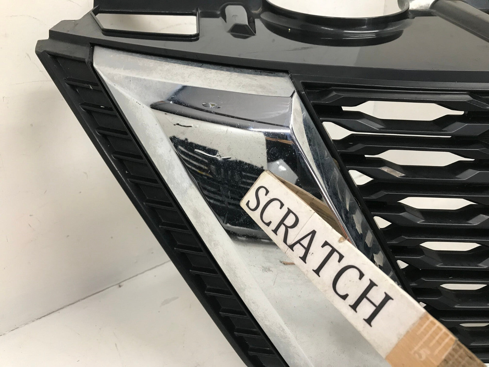 Grille Grill 2016-2018 Nissan Rogue 62310-5HR0A OEM