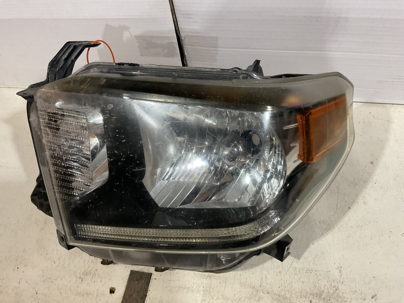 Headlight Damaged Driver LH 2014 2015 2016 2017 Toyota Tundra 4157NAK12V27 OEM
