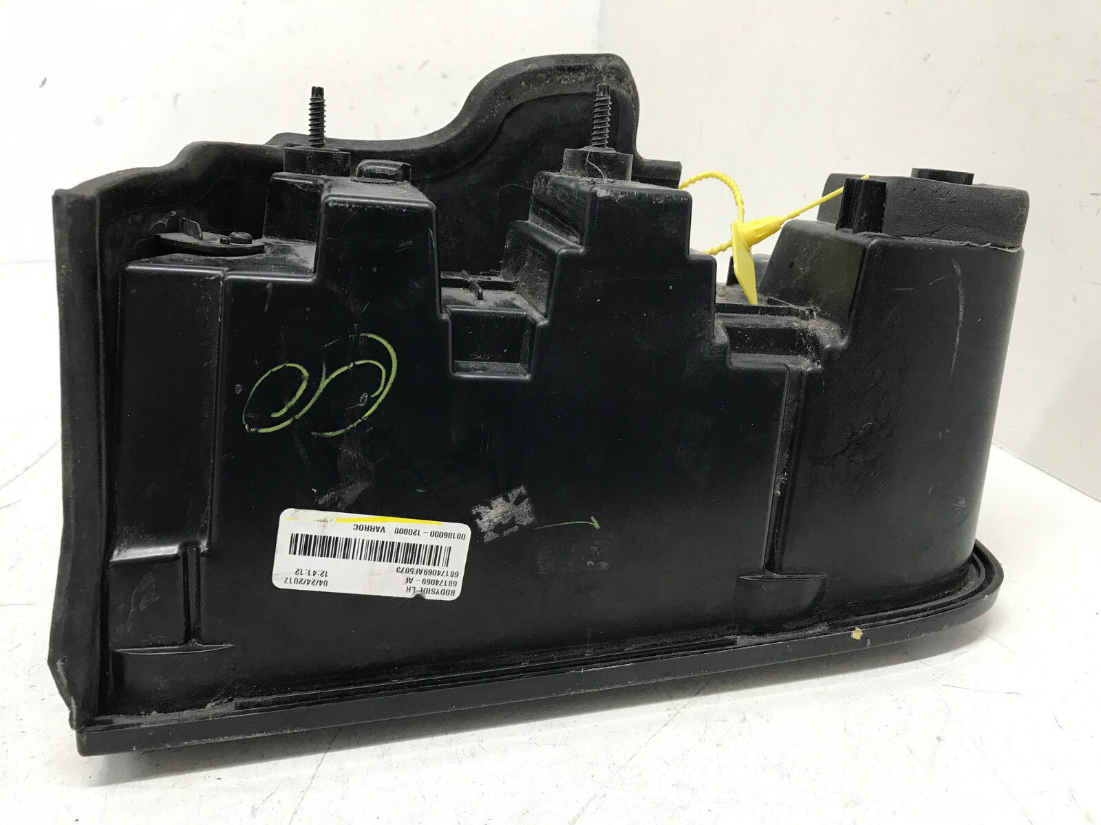 Tail light Damaged Left LH Driver Dodge Challenger 2015-2019 68174069AF OEM