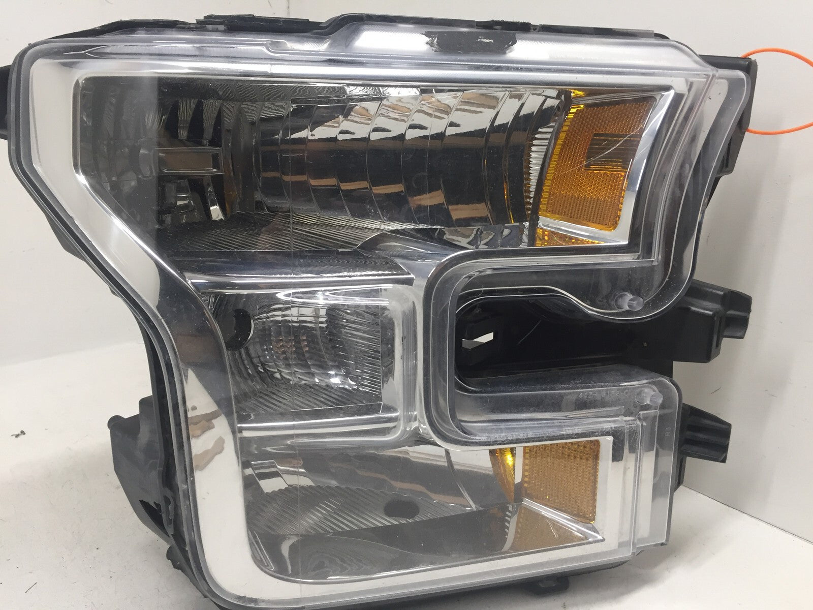 Halogen Headlight Damaged Passenger RH Ford F150 2015-2017 FL34-13005-A OEM
