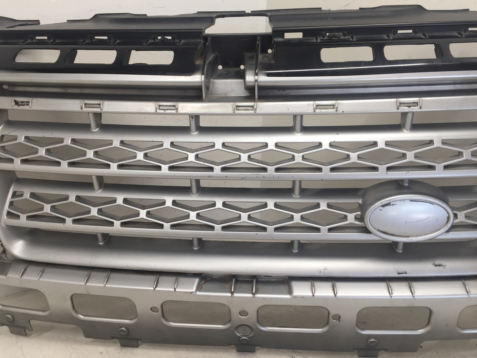 Grille Grill LandRover LR2 (Damaged) 2008-2010 6H52-17D957-T OEM