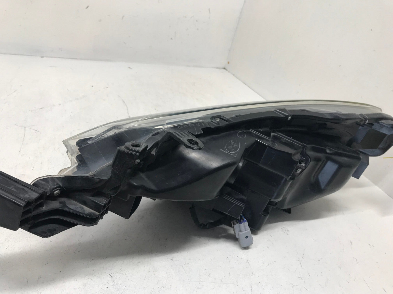 Headlight Damaged Right RH Toyota Corolla CE L LE LE ECO 17-19 81150-02M70 OEM