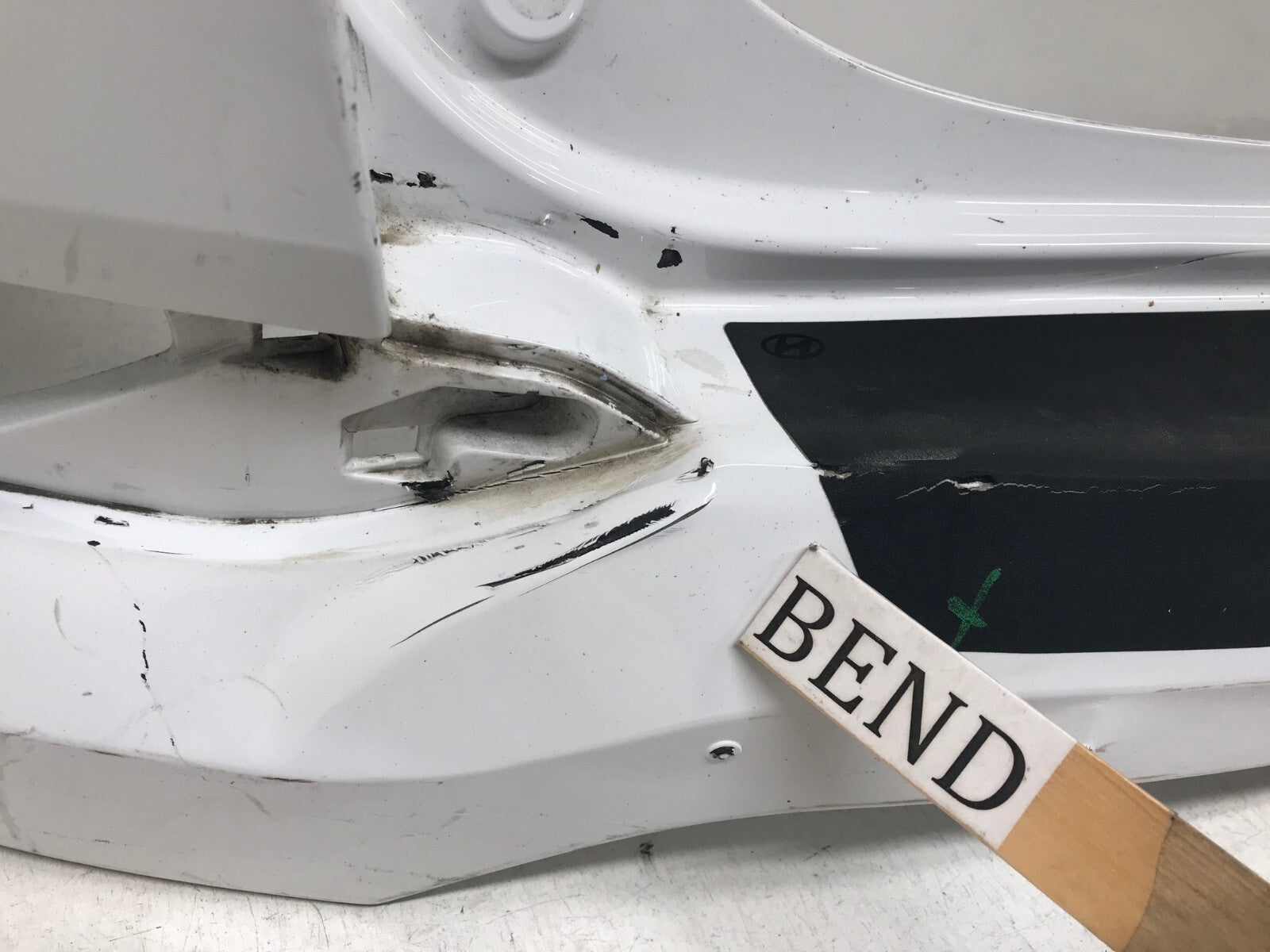 Rear Bumper Cover Hyundai Tucson ECO/Limtd/SE/Sport White 16-17 86611-D3000 OEM2