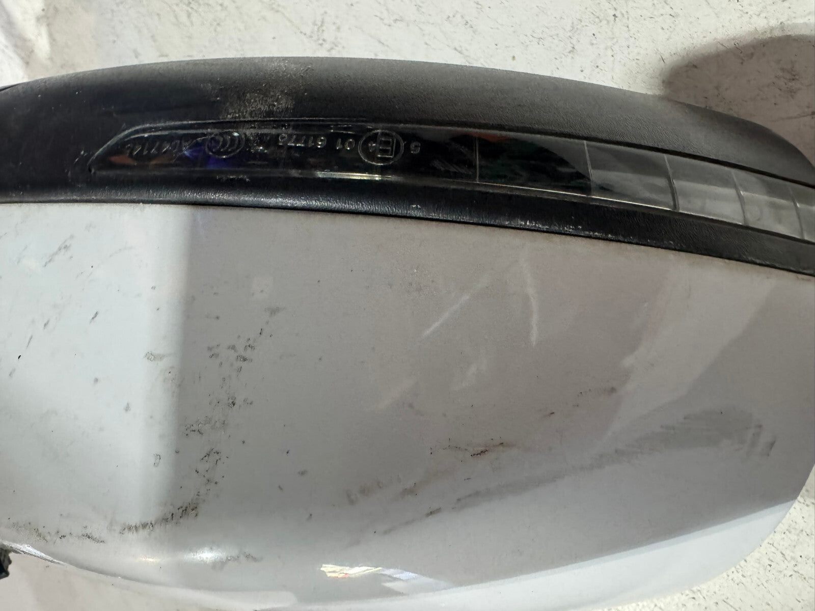 Front Right Side Door Rear View Mirror White 14-22 Jeep Cherokee 1UV68GW7AD OEM