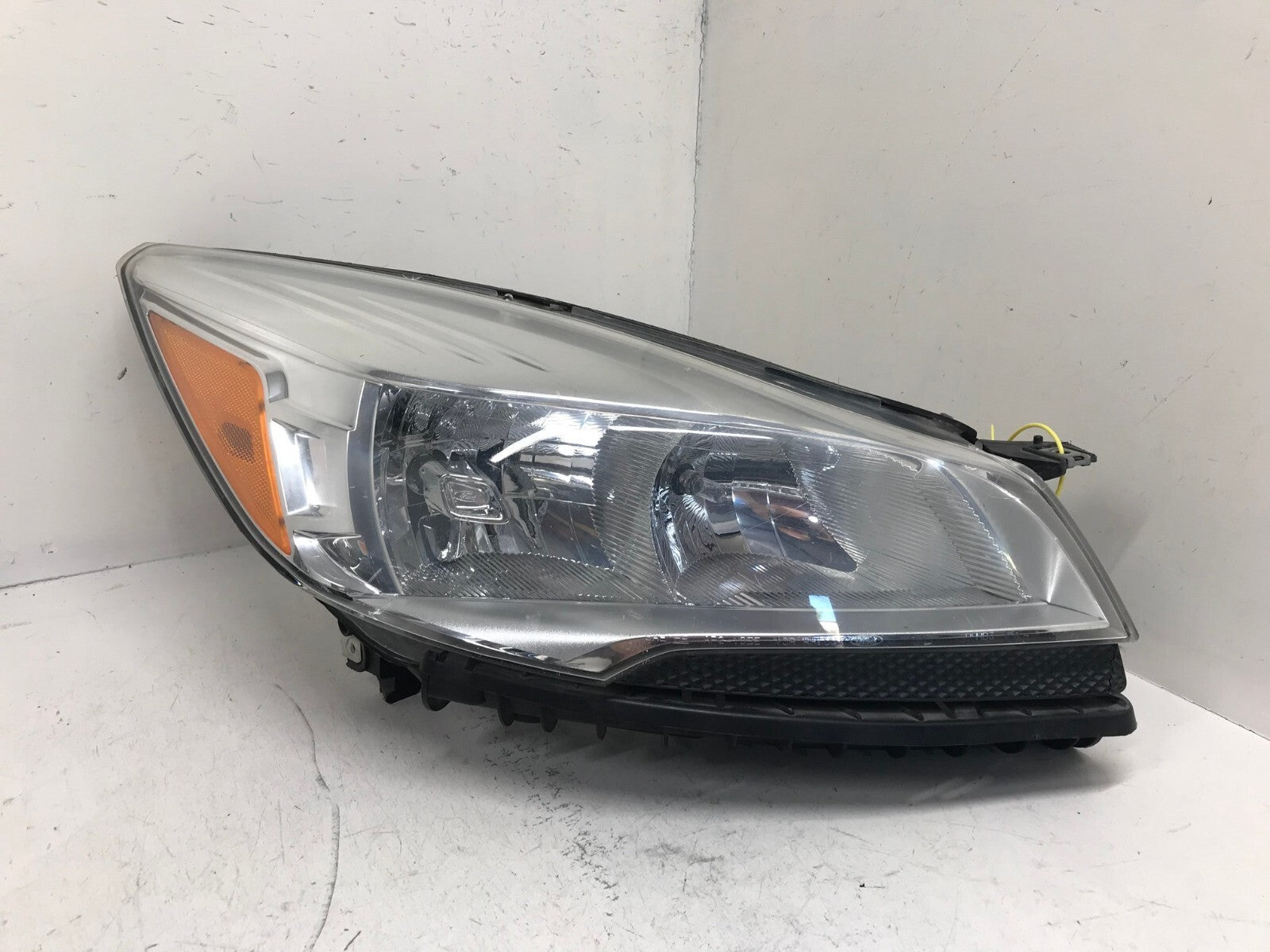 Headlight Damaged Halogen RH Right Ford Escape SE 2013-2016 CJ54-13W029-A OEM