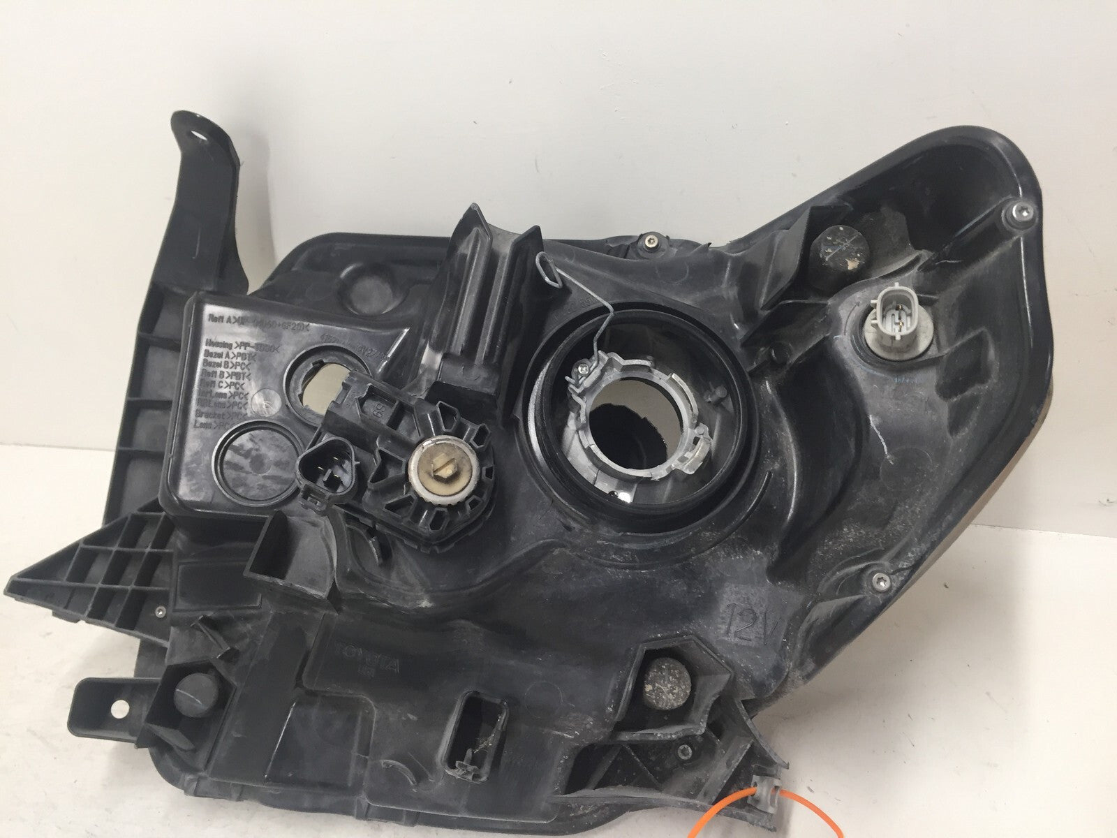 Headlight Damaged Head Lamp Passenger RH Toyota Tundra 2014-2020 811500C091 OEM