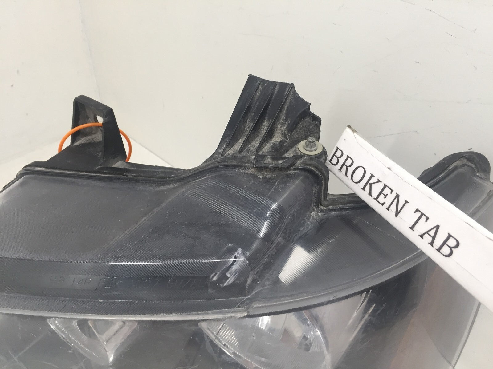Headlight Damaged Lamp Driver LH Chevy Suburban 1500 Avalanche Tahoe 07-2014 OEM
