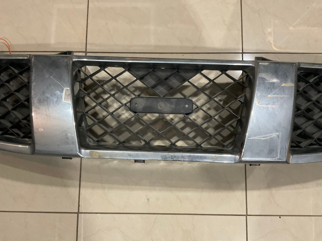 Grill Grille Black And Silver 2005 2006 2007 Nissan Pathfinder OEM