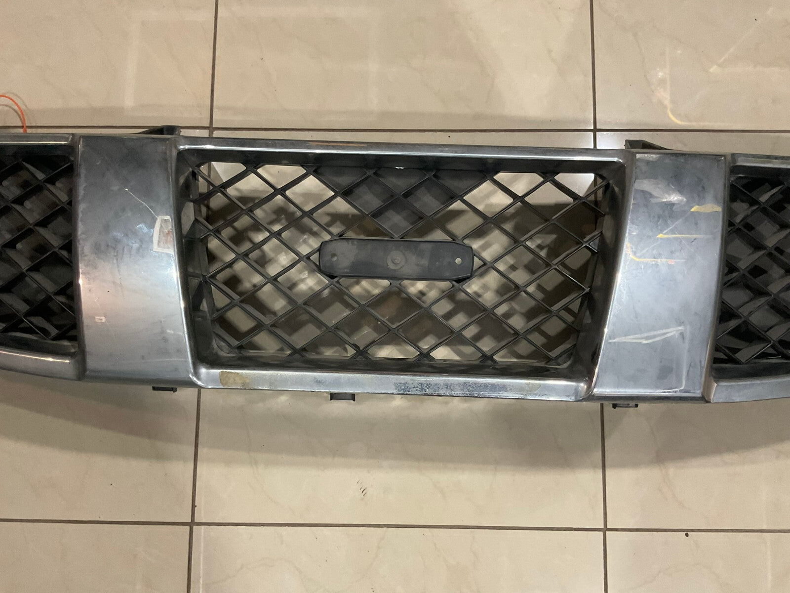Grill Grille Black And Silver 2005 2006 2007 Nissan Pathfinder OEM