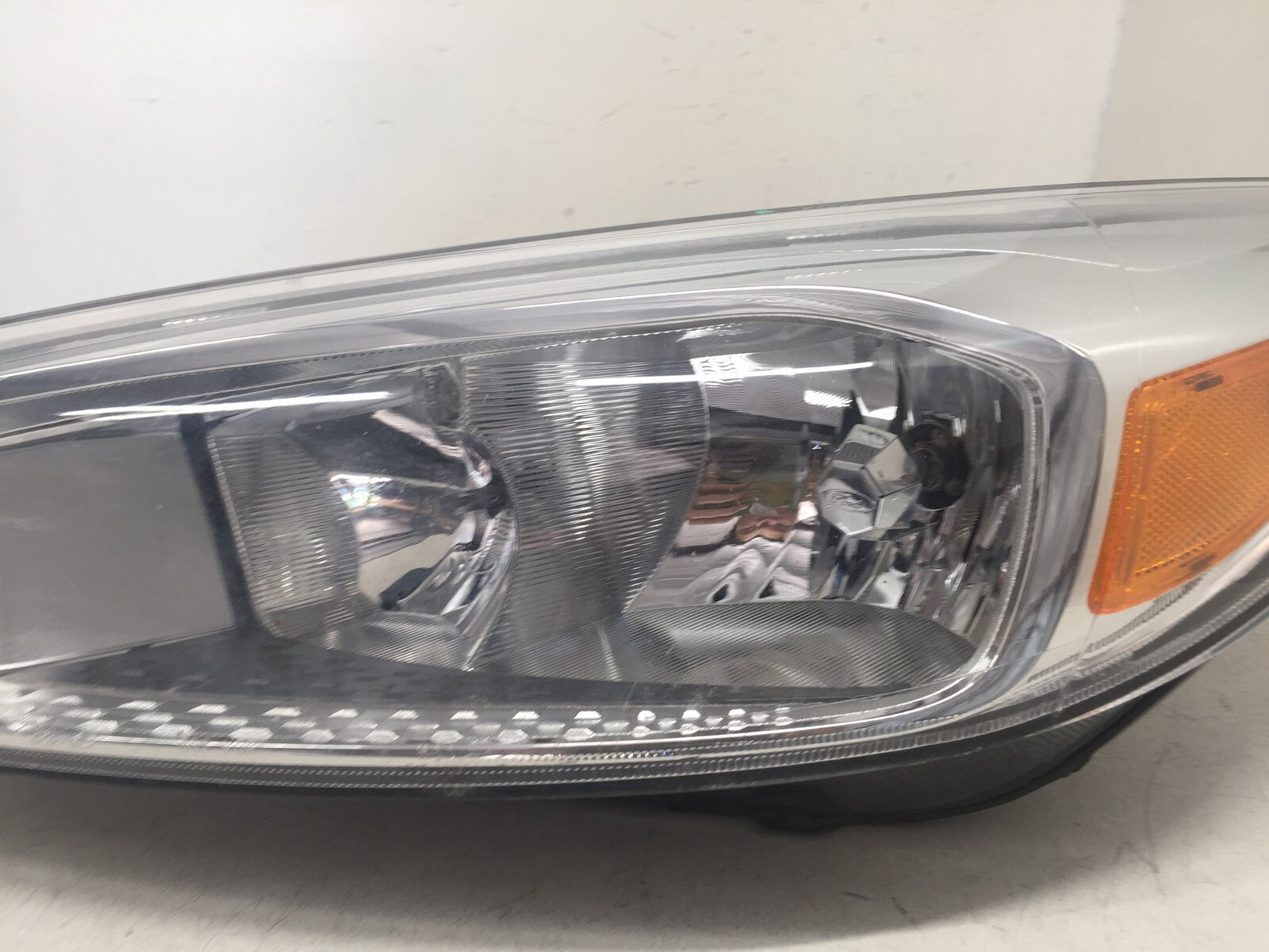 Headlight Damaged Left Driver LH Ford Focus 2015-2018 F1EB-13W030-JF OEM