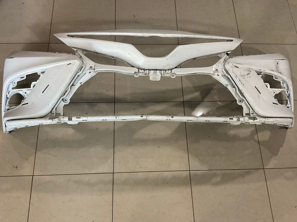Front Bumper Cover White Toyota Camry SE XSE 2018 2019 52119-06E20 OEM