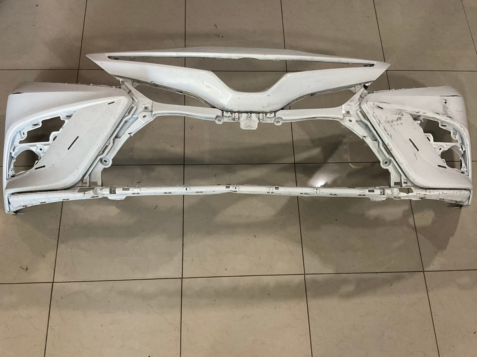 Front Bumper Cover White Toyota Camry SE XSE 2018 2019 52119-06E20 OEM
