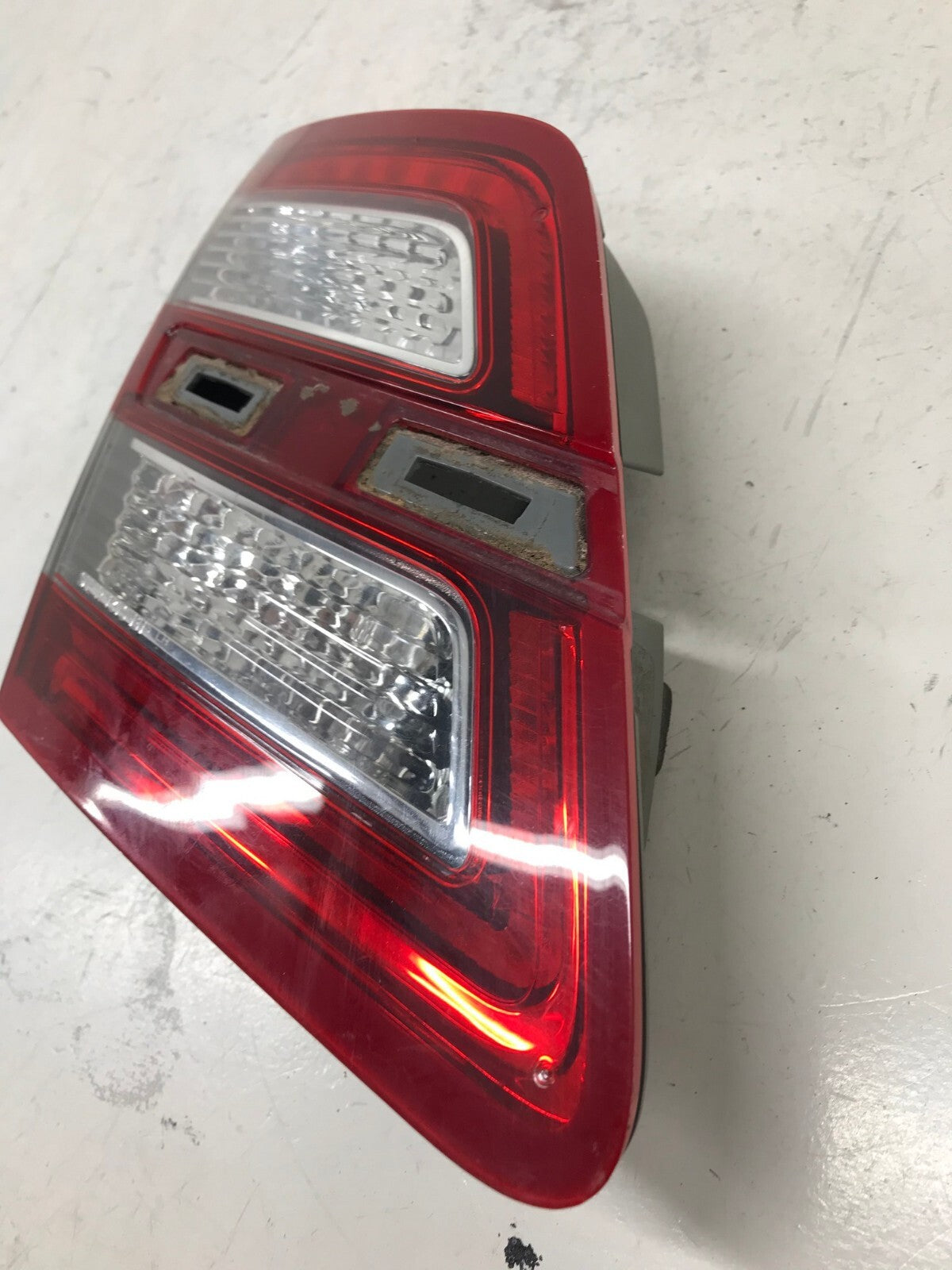 Tail light Damaged Right RH 13 14 15 16 17 18 19 Taurus SDN DG13-15B502-A OEM
