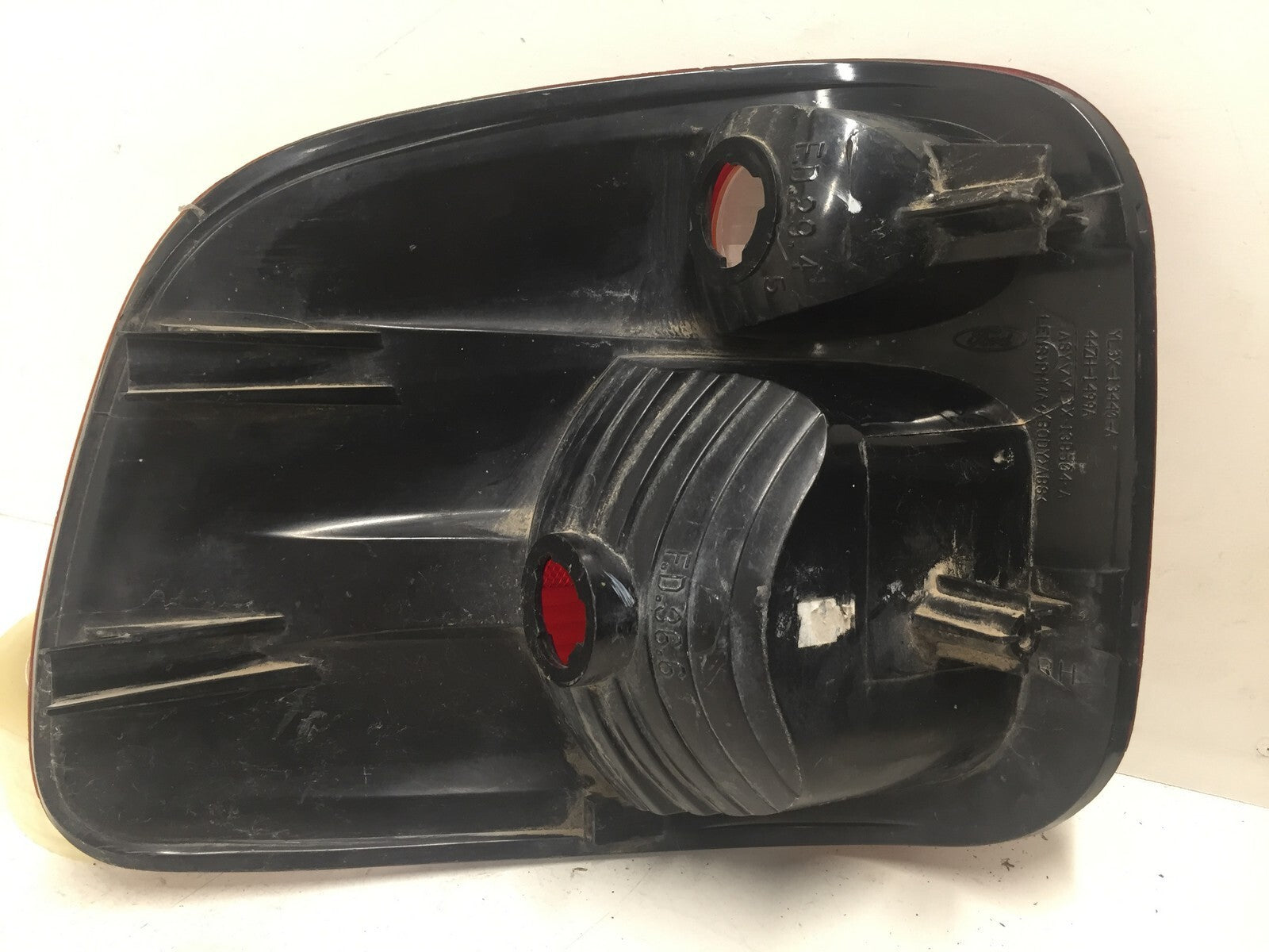 Tail light Damaged Taillight Right RH Ford F 150 2000-2004 YL3X-13440-A OEM2