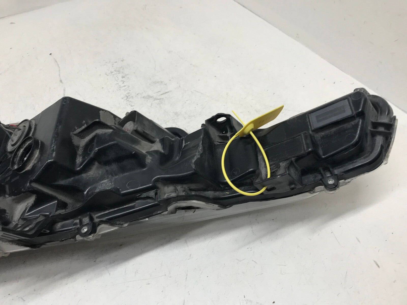 Headlight Damaged Right RH Toyota Corolla LE XLE Sedan 20-2021 81110-02S30 OEM