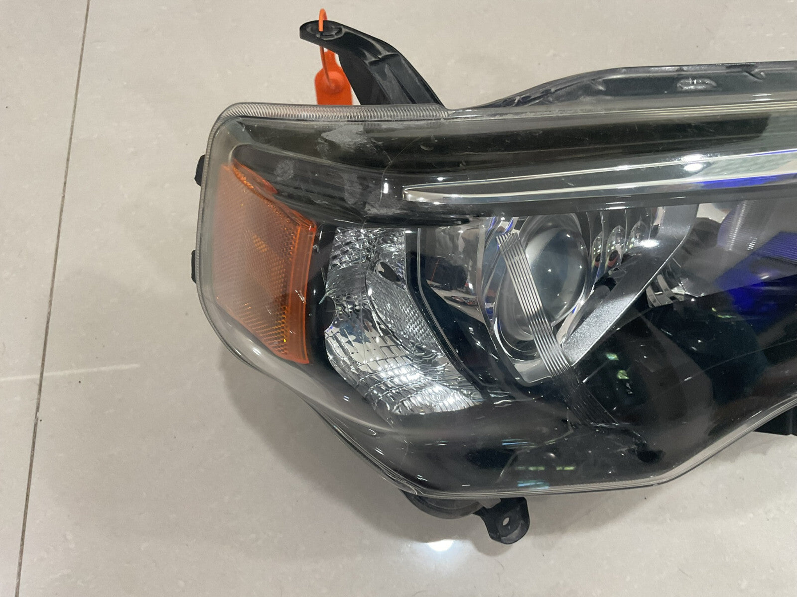 Headlight Damaged Right Passenger RH 2014-2020 Toyota 4Runner 99226-81017 OEM
