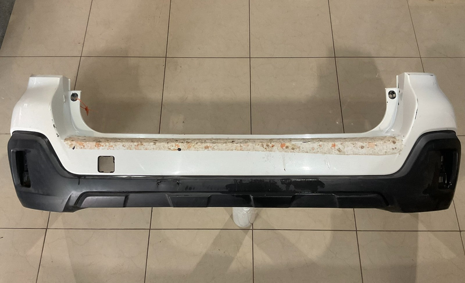 Rear Bumper Cover White 2018-2019 Subaru Outback 57704ala18 OEM
