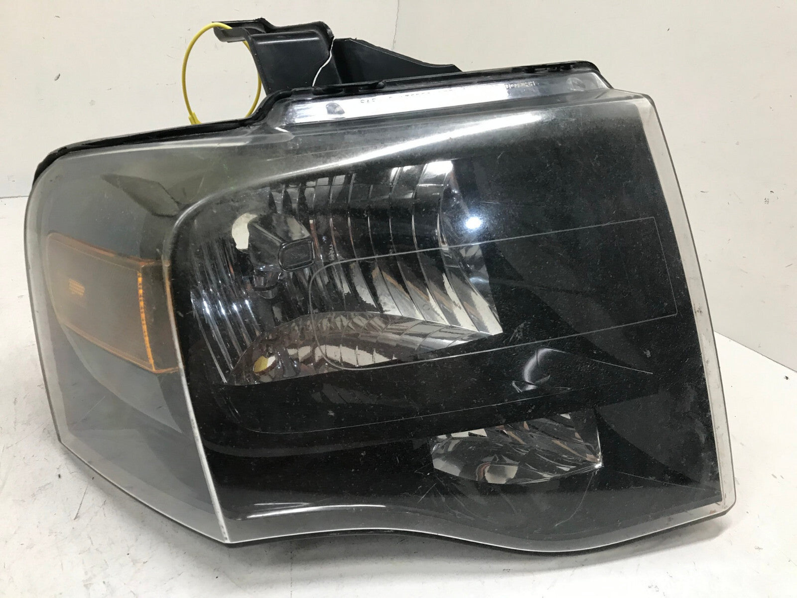 Headlight Damaged Halogen LH Driver Ford Expedition 2007-2014 44ZH-1860-A OEM