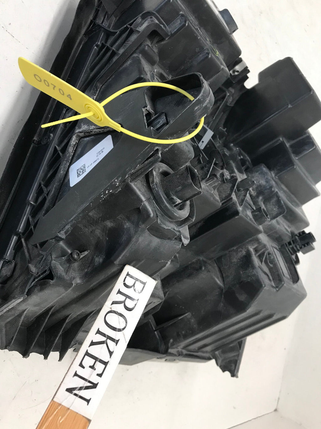 LED Headlight Left Driver LH Chevrolet Silverado 2019-2021 84621852 OEM