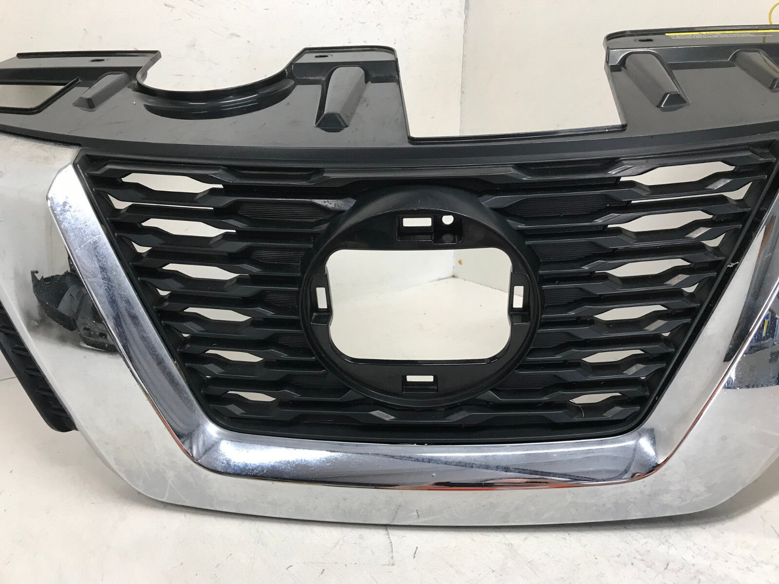 Grille Grill 2016-2018 Nissan Rogue 62310-5HR0A OEM