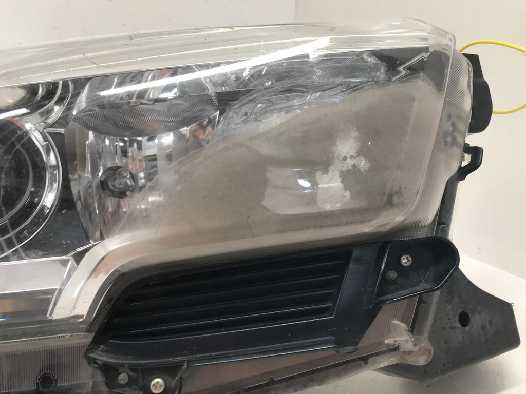Headlight Damaged Passenger Right RH Toyota Tacoma 2016-2019 81110-04270 OEM