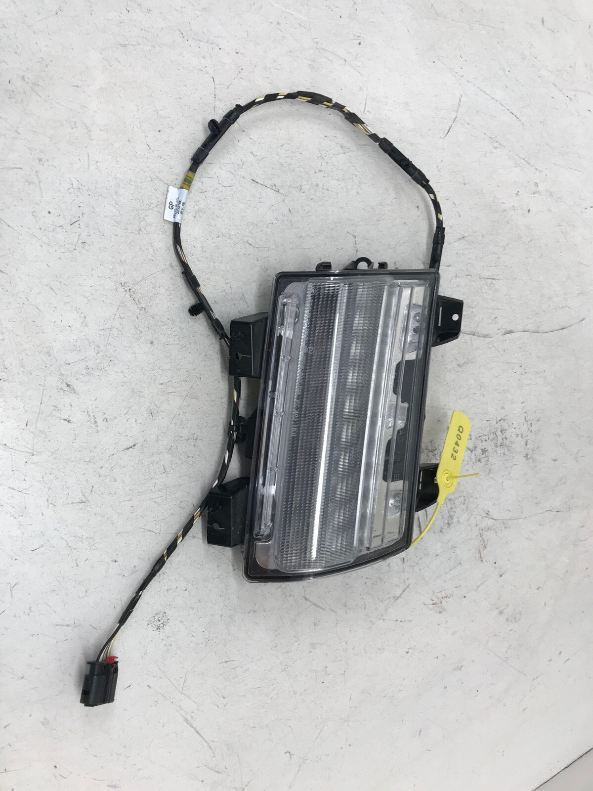 Fog light Damaged Signal light RH 19-22 Chevrolet Malibu LED DRL 84575552 OEM
