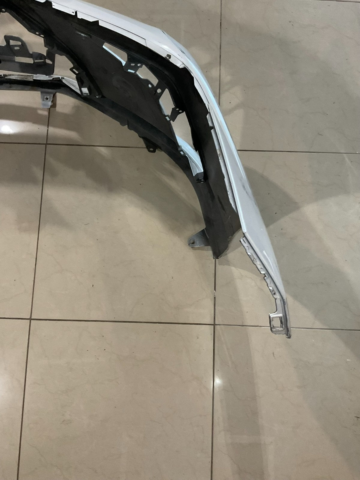 Front Bumper Cover White 2019 2020 Lexus ES350 Base Model 52119+06j00 OEM